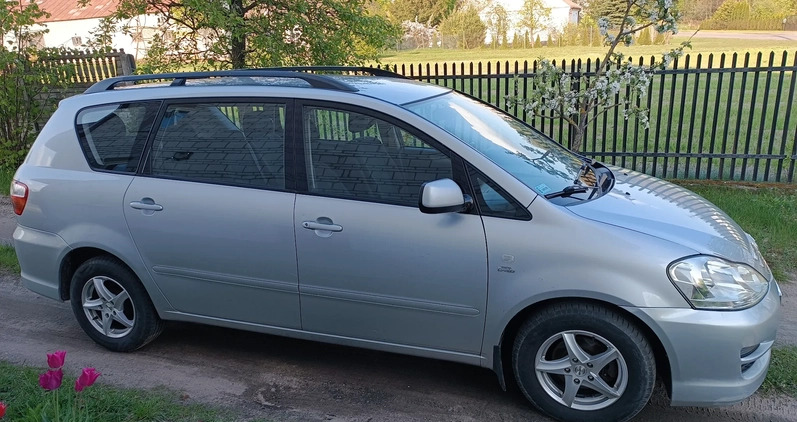 Toyota Avensis Verso cena 10900 przebieg: 310000, rok produkcji 2004 z Sławków małe 106